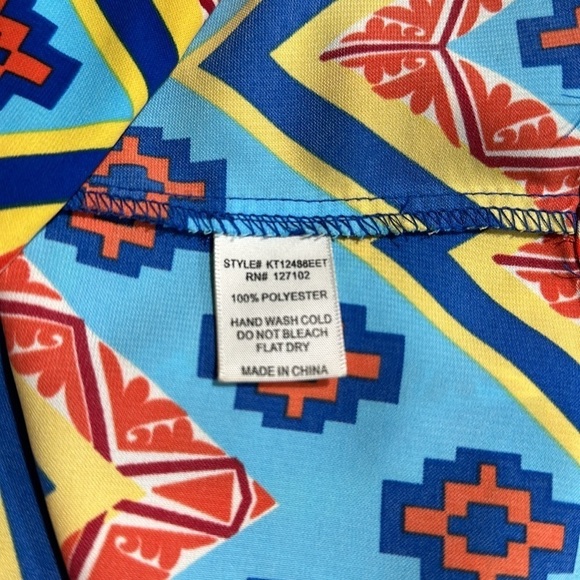 PINK OWL, NWOT,WOMENS AZTEC DESIGN TOP. 
V-NECK WITH 3/4 ROLL-UP SLEEVES.SIZE S - Picture 7 of 7